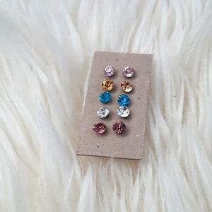 4/25$ 🌻 Set of 5 rhinestone stud earrings